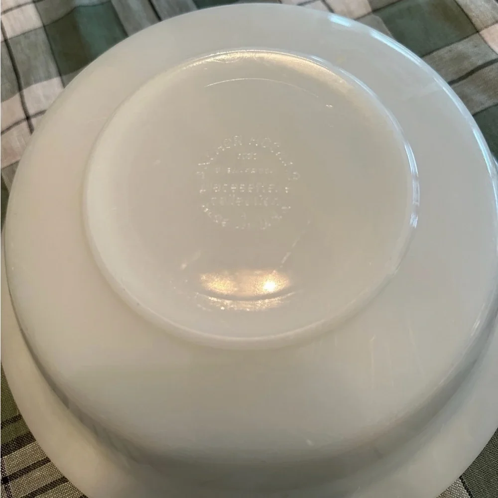 Anchor Hocking Glass VTG 70’s Large Avocado Green Floral White Milk Glass Bowl